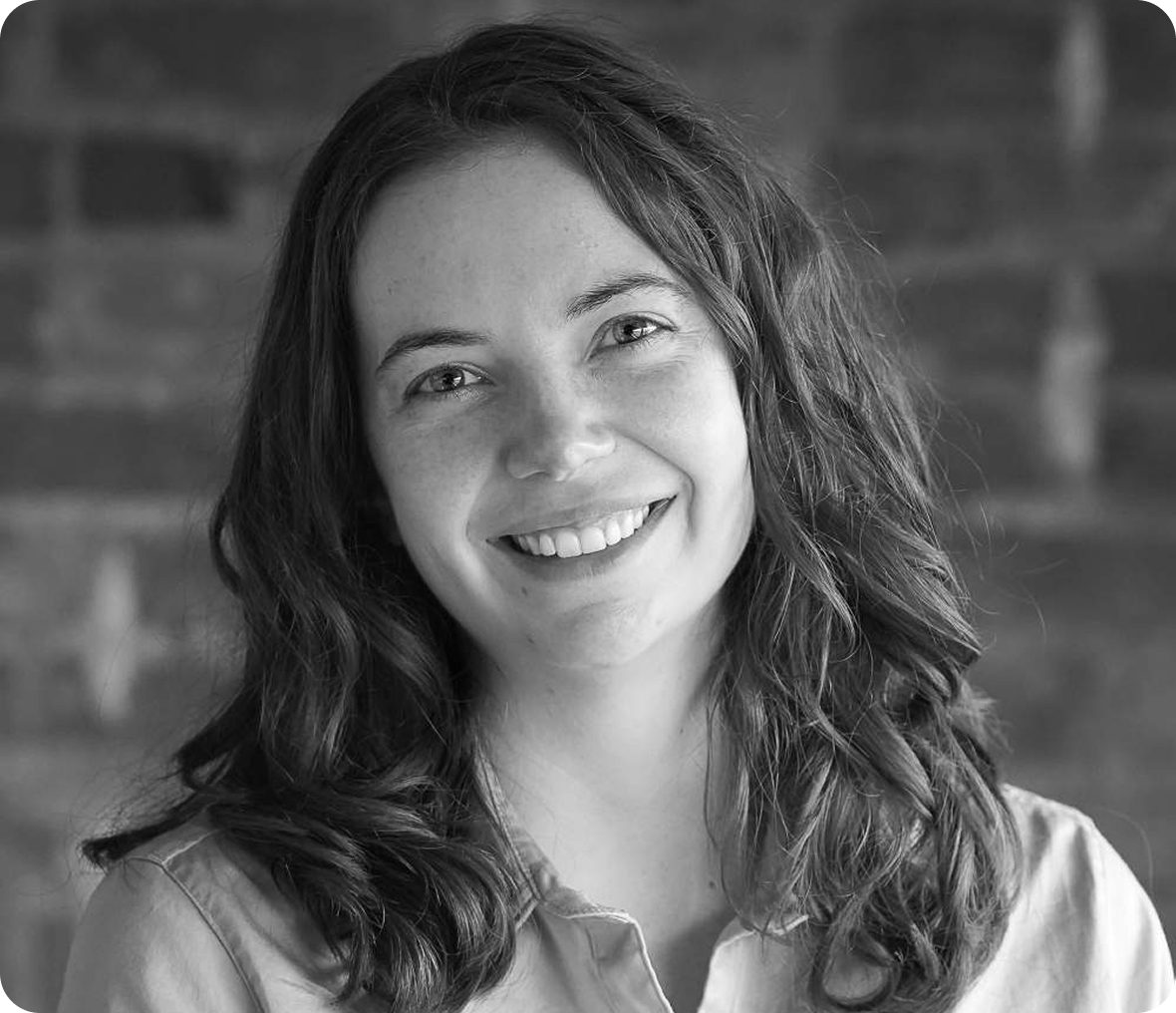 Smiling person with wavy hair